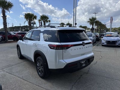 2025 Nissan Pathfinder SV