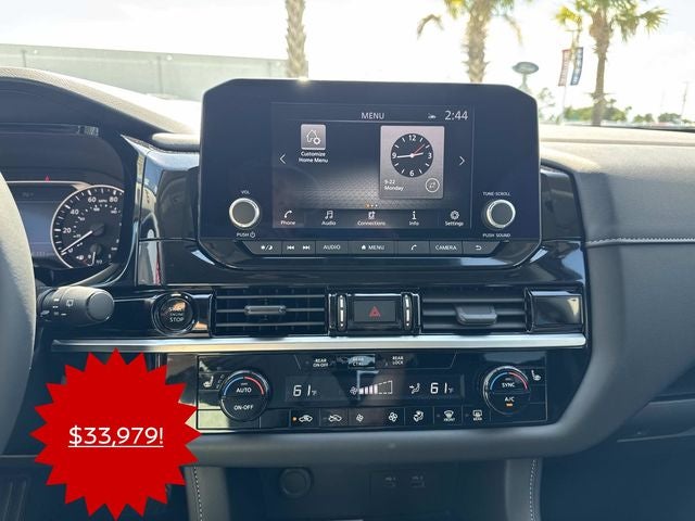 2025 Nissan Pathfinder SV