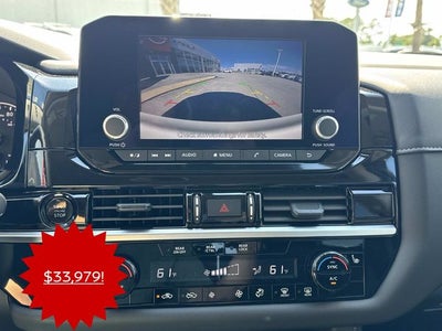 2025 Nissan Pathfinder SV