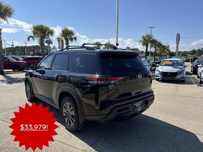 2025 Nissan Pathfinder SV