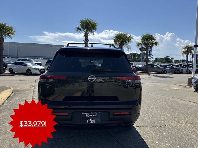 2025 Nissan Pathfinder SV