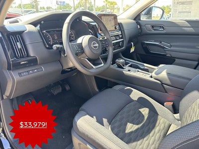 2025 Nissan Pathfinder SV