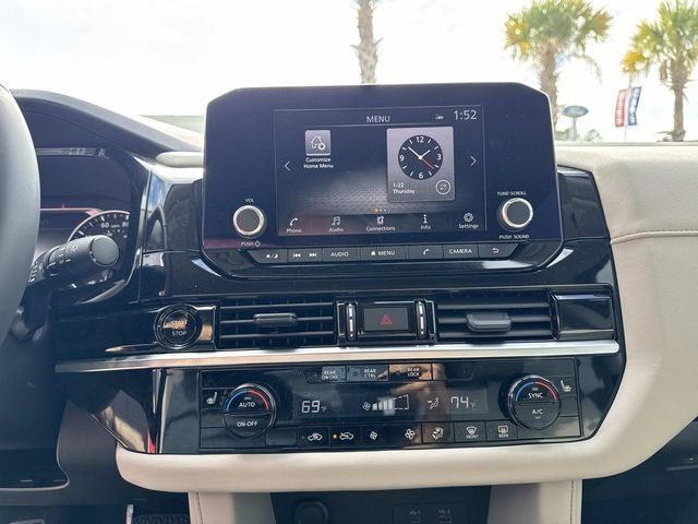 2025 Nissan Pathfinder SV