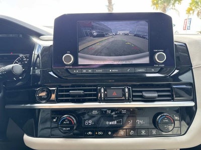 2025 Nissan Pathfinder SV