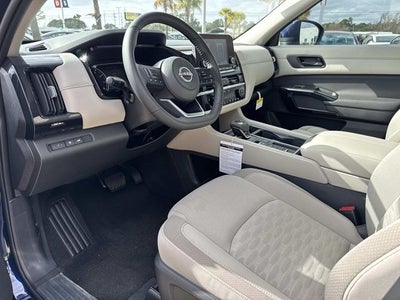 2025 Nissan Pathfinder SV
