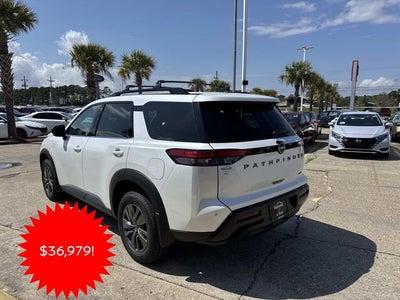 2026 Nissan Pathfinder SV