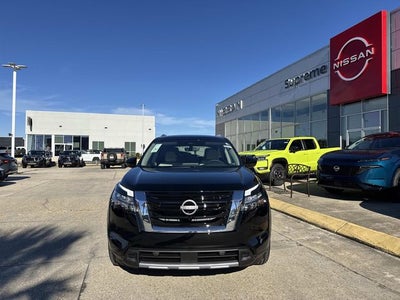 2025 Nissan Pathfinder SL