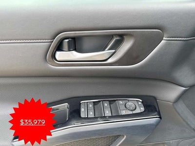 2025 Nissan Pathfinder SL