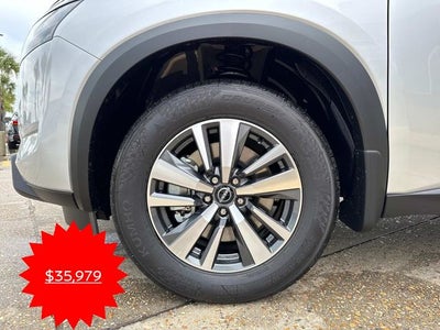 2025 Nissan Pathfinder SL