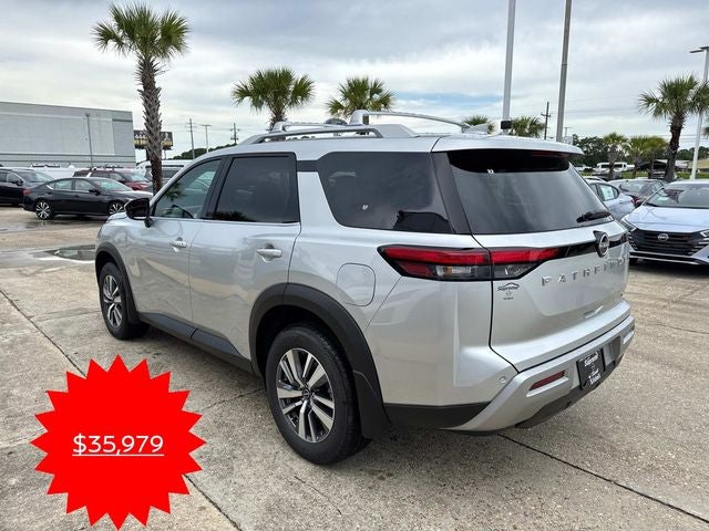 2025 Nissan Pathfinder SL