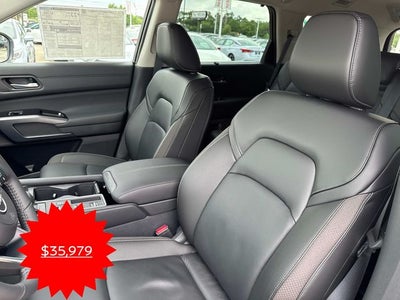 2025 Nissan Pathfinder SL