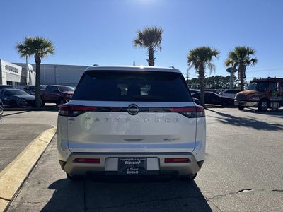 2025 Nissan Pathfinder SL