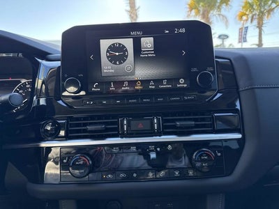 2025 Nissan Pathfinder SL