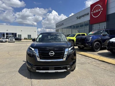 2025 Nissan Pathfinder SL