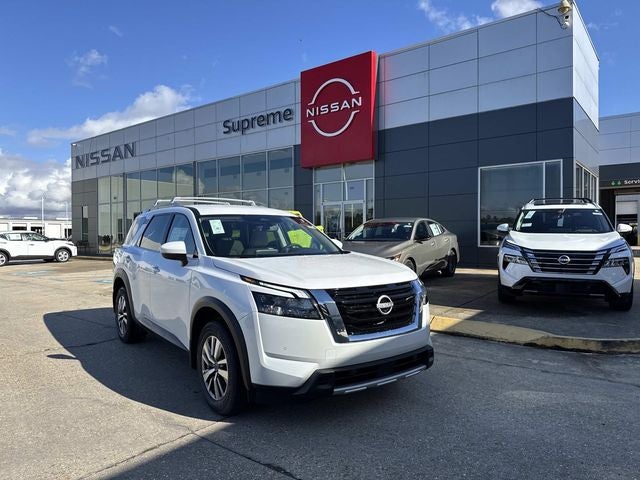 2025 Nissan Pathfinder SL
