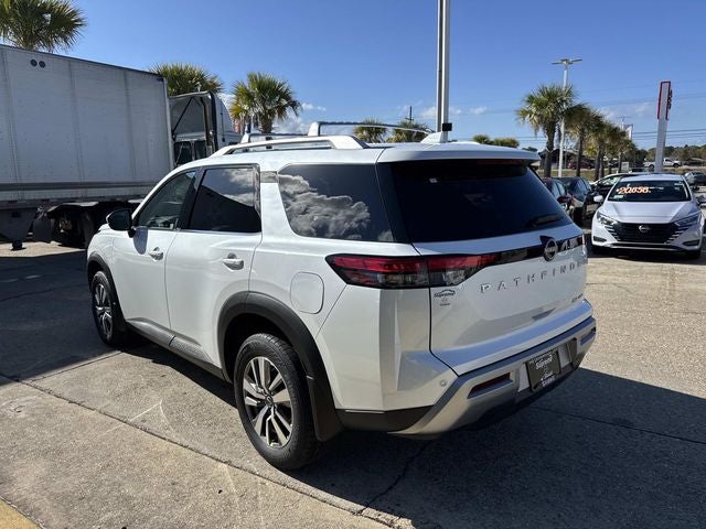 2025 Nissan Pathfinder SL