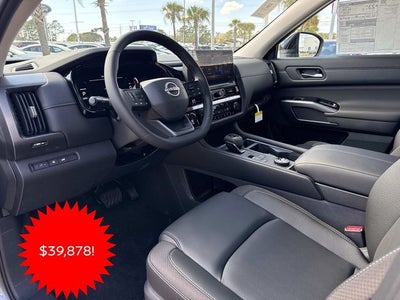 2026 Nissan Pathfinder SL