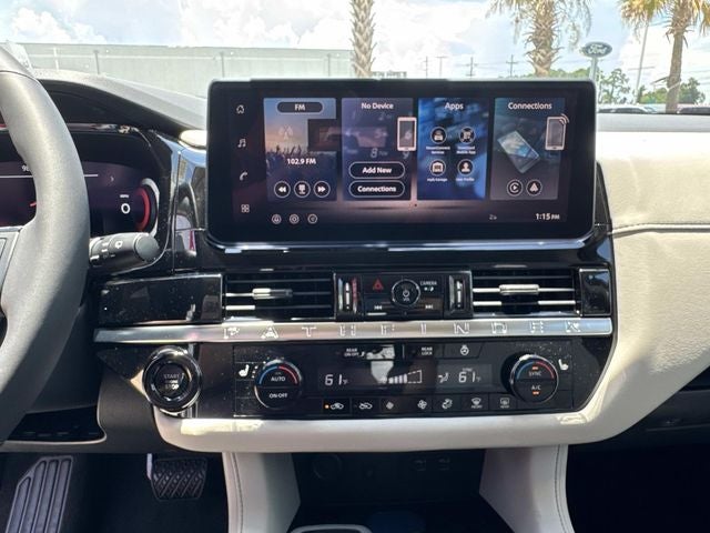 2026 Nissan Pathfinder SL