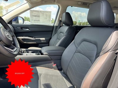 2025 Nissan Pathfinder Platinum