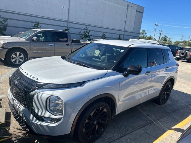 2023 Mitsubishi Outlander SE