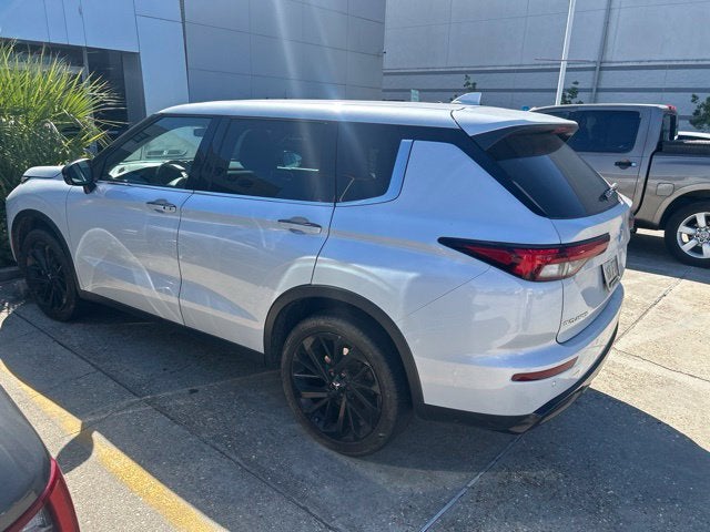 2023 Mitsubishi Outlander SE