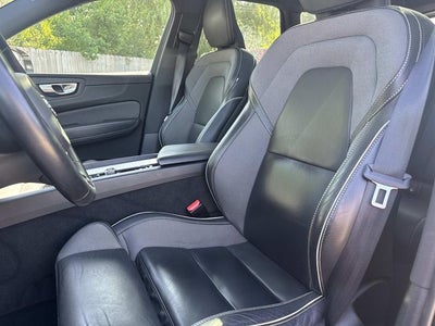 2021 Volvo XC60 Recharge Plug-In Hybrid T8 R-Design