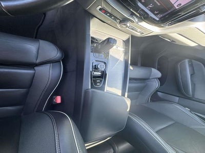 2021 Volvo XC60 Recharge Plug-In Hybrid T8 R-Design