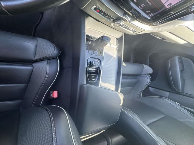 2021 Volvo XC60 Recharge Plug-In Hybrid T8 R-Design